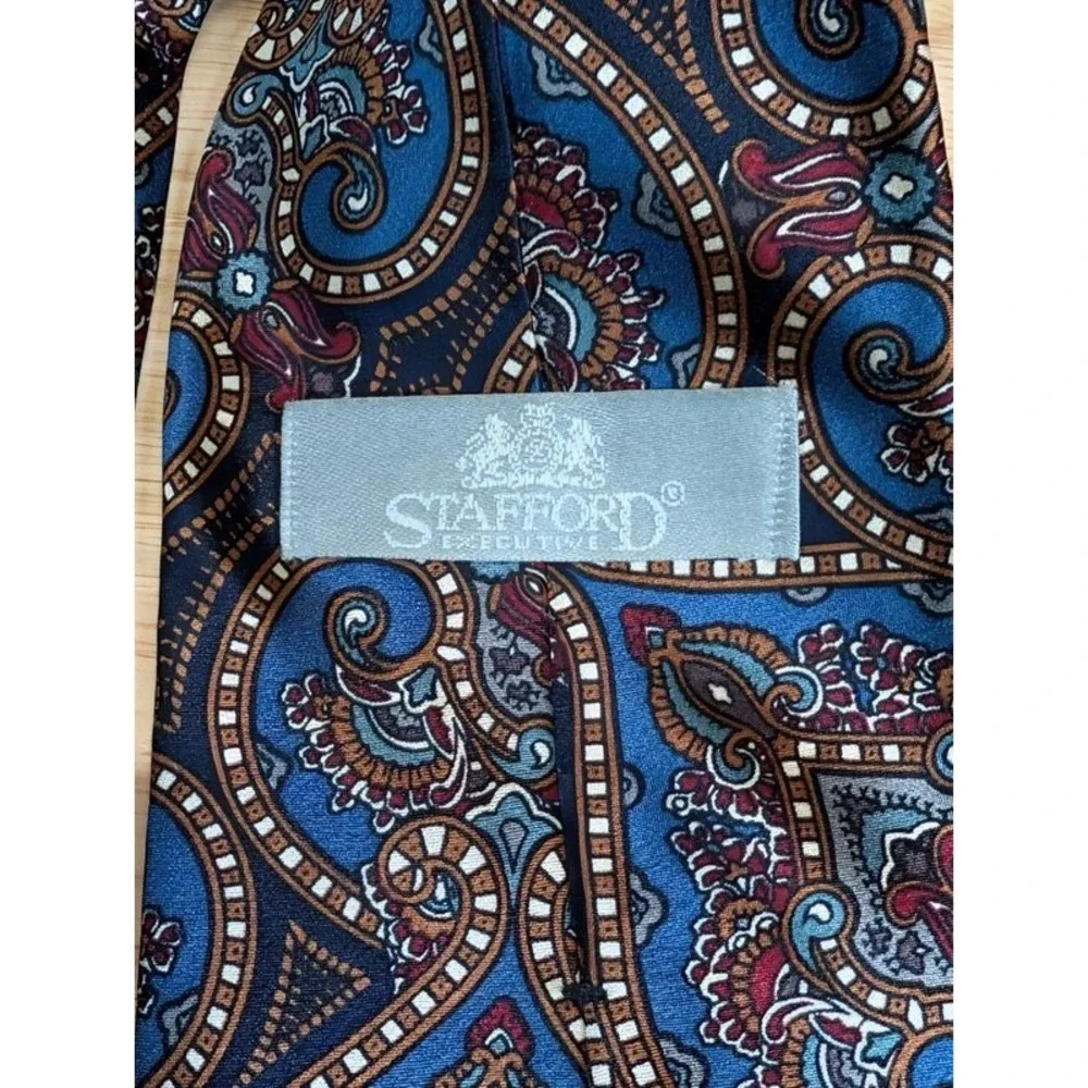 Stafford Executive Mens Silk Tie Blue Burgundy Gold Paisley Made in USA Classic